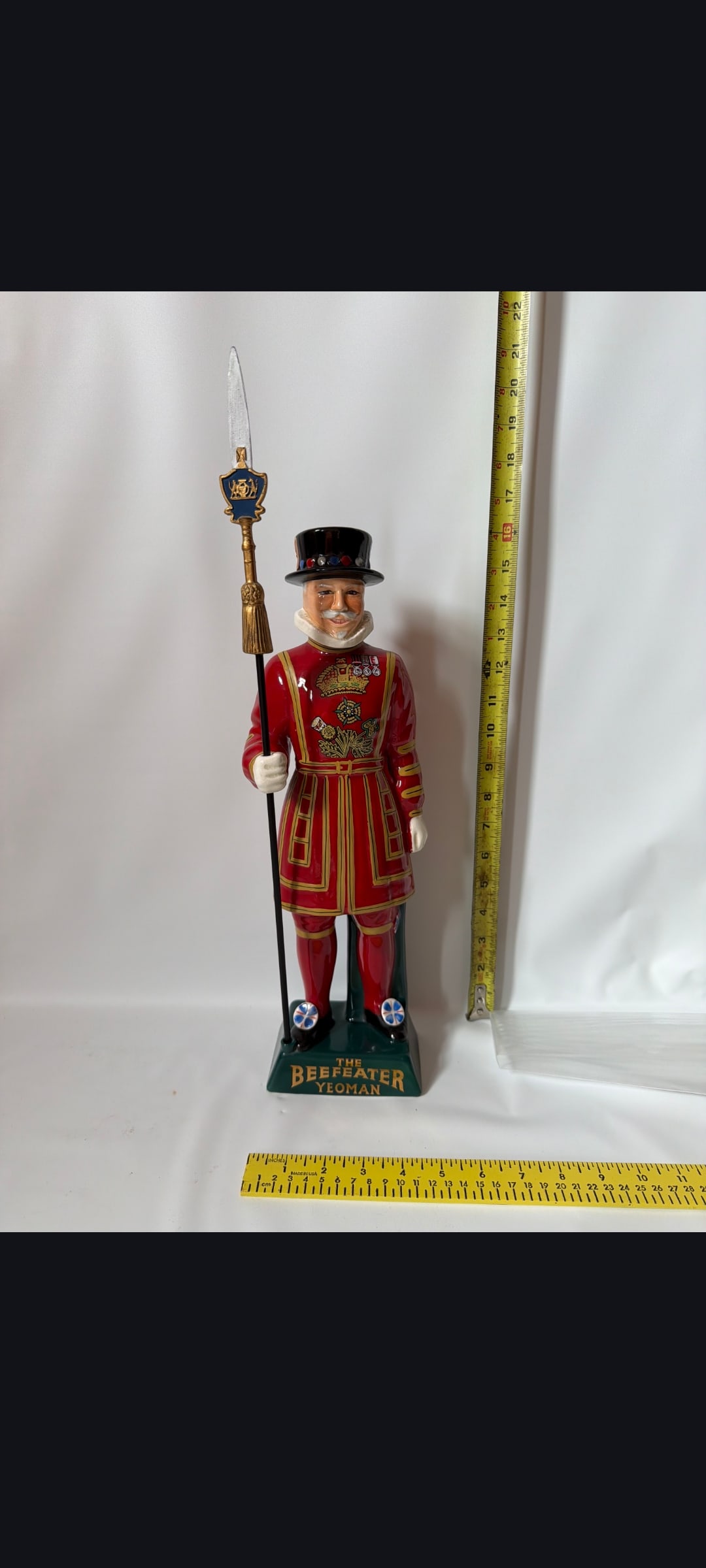 Carlton Ware Beefeater decanter (1 of 6)