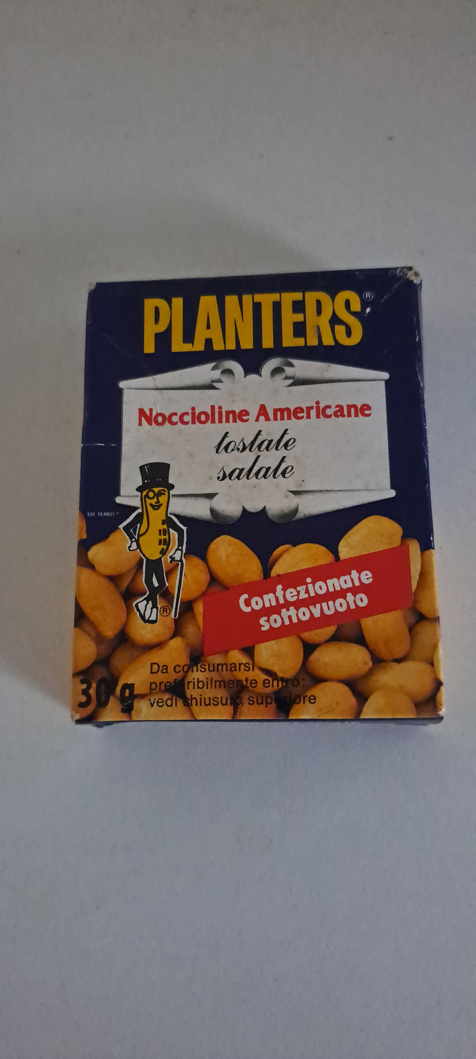 Planters Peanuts Italian box: Rare, box of Planters Peanuts in Italian text. Standard Brands era. Unopened, pack of peanuts inside. Approx. 2.75" x 3.75" x .75". Minor wear. Please see our shipping policy for options.