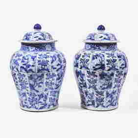 A pair of large Chinese blue and white porcelain jars and covers &#38738;&#33457;&#24118;&#33995; (1 of 6)