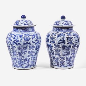 A pair of large Chinese blue and white porcelain jars and covers &#38738;&#33457;&#24118;&#33995; (1 of 6)