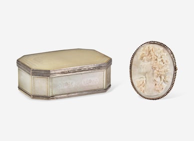 A Georgian silver-mounted mother-of-pearl snuff box and gold-mounted carved shell cameo brooch,
