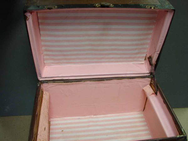 Doll's Trunk, flat top, no inside til, handles mis - 2