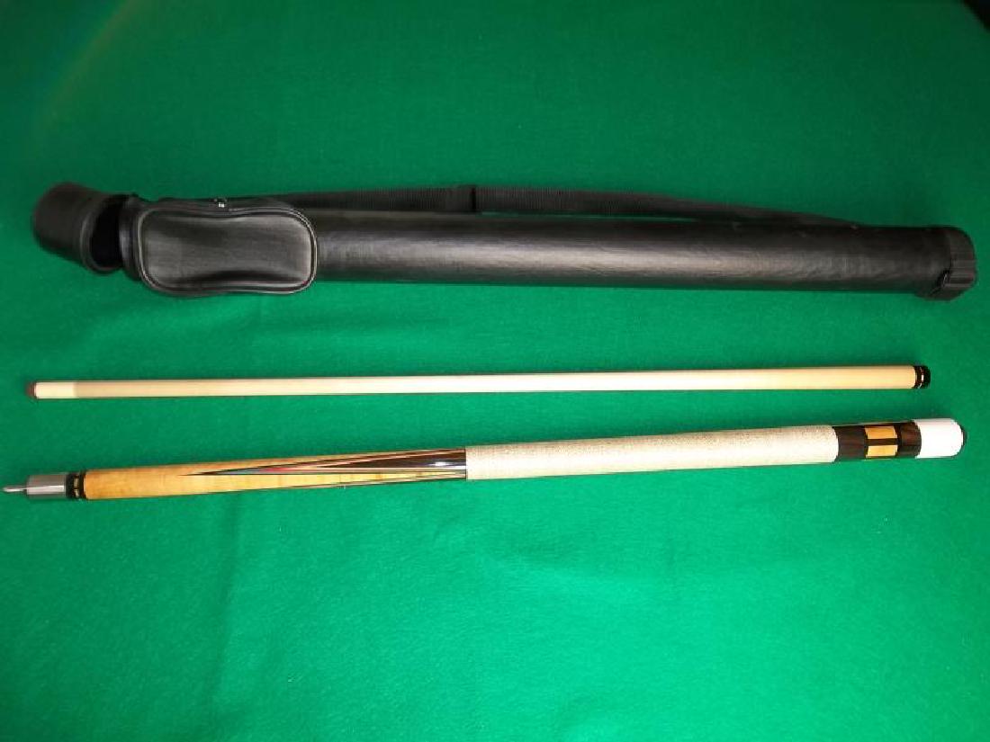 Palmer Custom Cue, 2 piece, 58", hard black case: Palmer Custom Cue, 2 piece, 58", hard black case with pocket and strap, made in China, 31" l,with pocket and strap, made in China, 31" l
