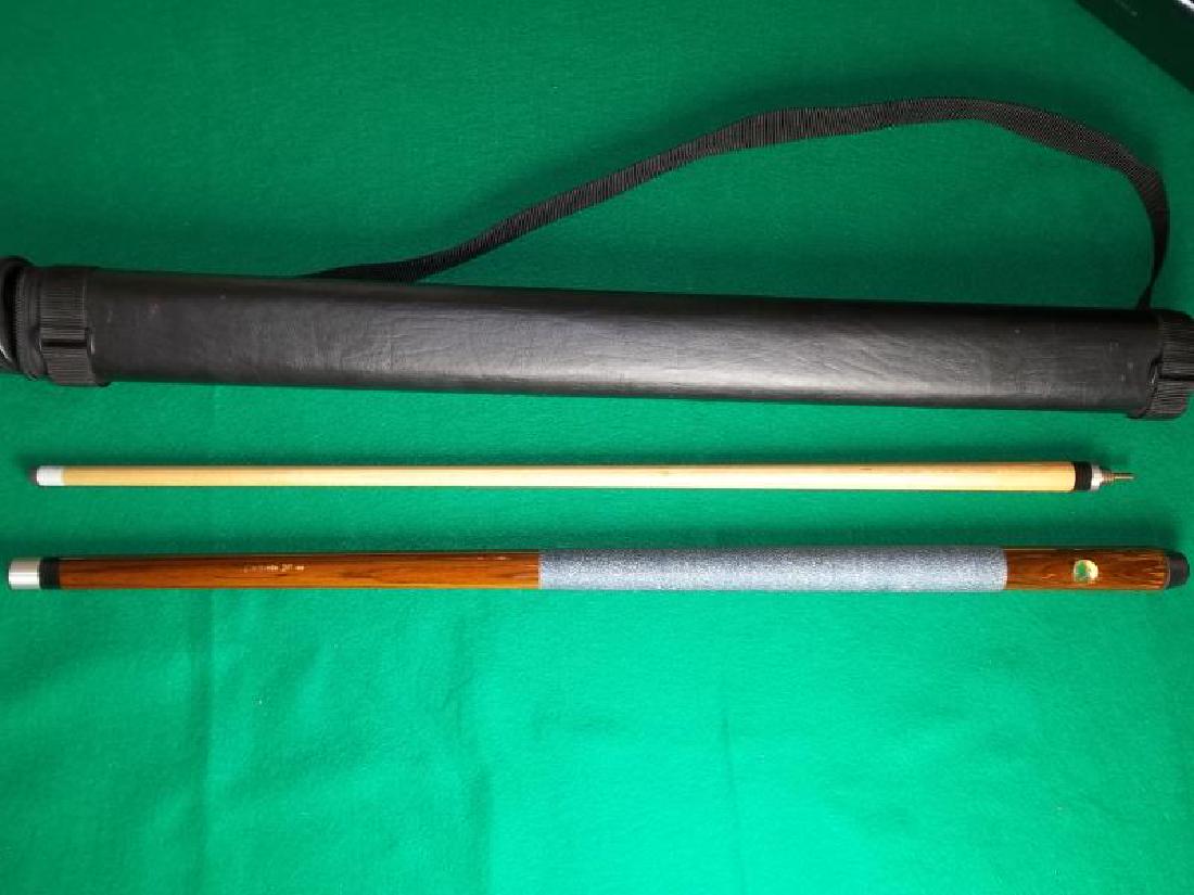 Dufferin Pool Cue, 2 piece, 57", 20 oz, made in: Dufferin Pool Cue, 2 piece, 57", 20 oz, made in Canada, with green leaf, butt is peeling near bumper, hard black case with strap, 32" l,Canada, with green leaf, butt is peeling near bumper, hard black