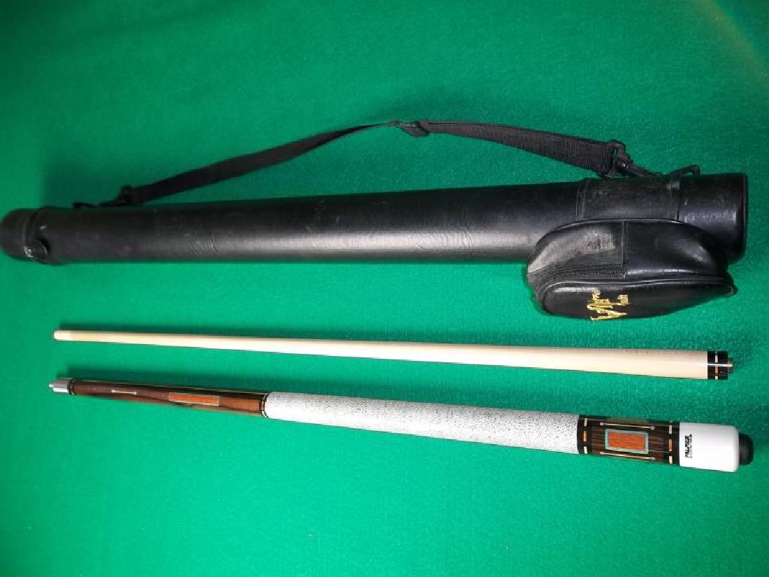 Palmer Custom Cue, 2 piece, 58", pearl inlay,: Palmer Custom Cue, 2 piece, 58", pearl inlay, scratches on butt sleeve, shaft ring has scratch, hard black Viper case, made in China, 31.5" l,scratches on butt sleeve, shaft ring has scratch, hard bla