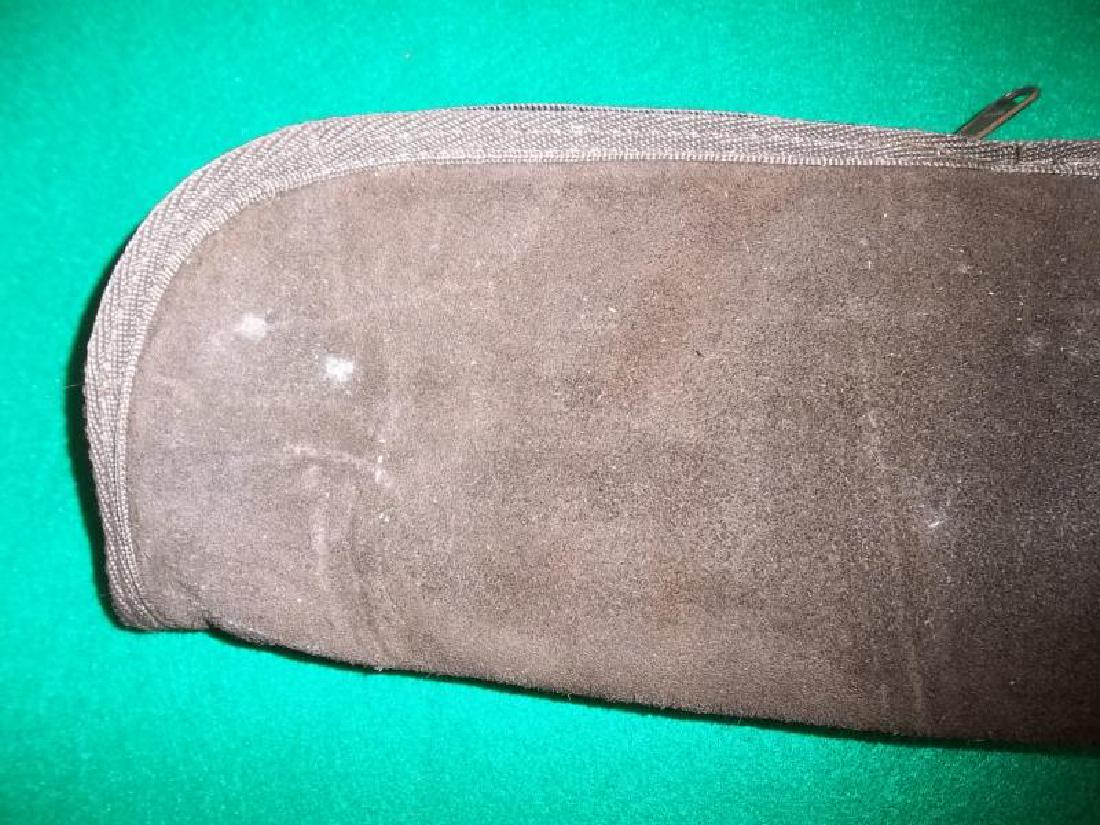 Palmer Custom Cue, 2 piece, 58", 20 oz, bumper: Palmer Custom Cue, 2 piece, 58", 20 oz, bumper worn, butt sleeve and forearm have scratches, soft brown It's George on pocket case with strap, 33" l,worn, butt sleeve and forearm have scratches, soft