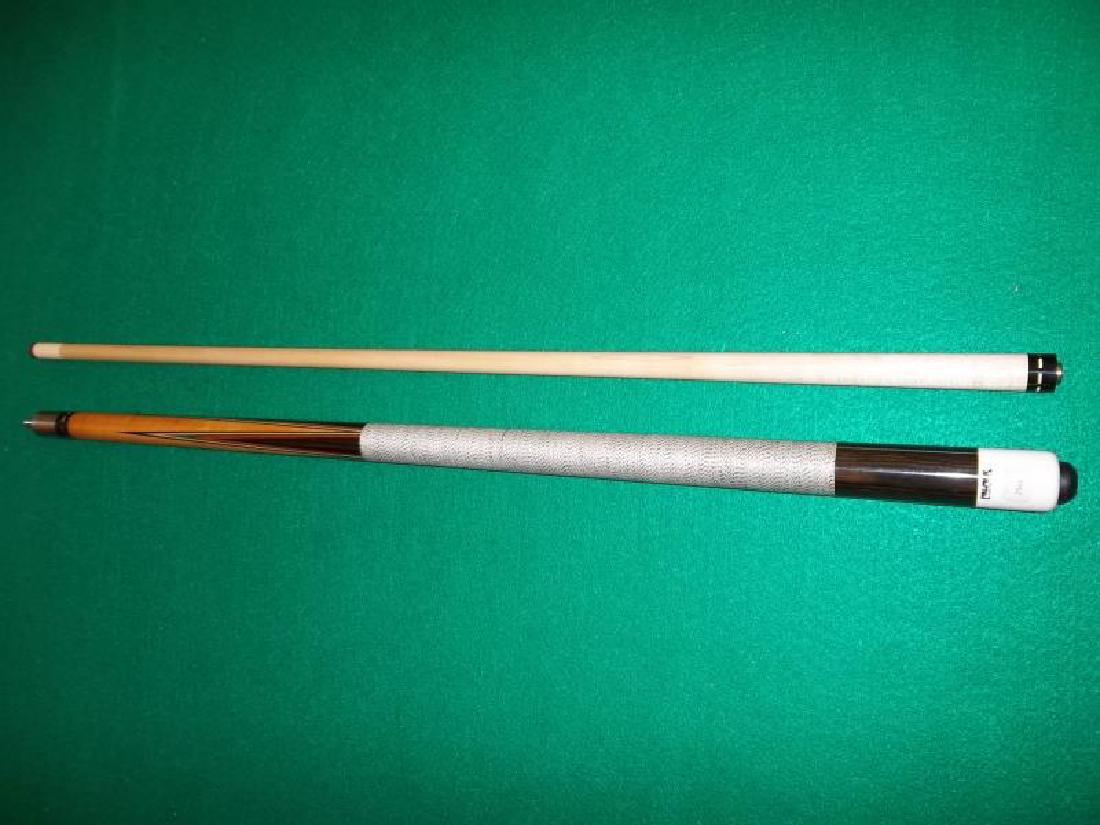 Palmer Custom Cue, 2 piece, 58", 21 oz, 4 point,: Palmer Custom Cue, 2 piece, 58", 21 oz, 4 point, in plastic sleeve,in plastic sleeve