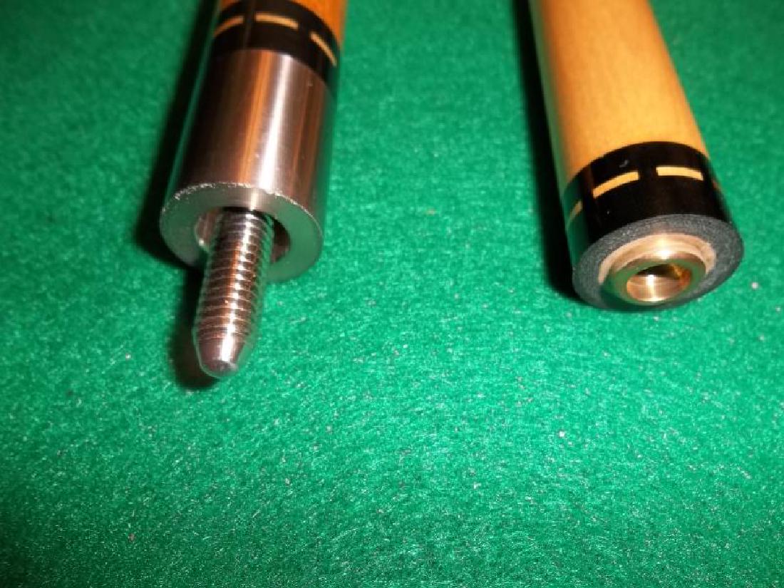 Palmer Custom Cue, not straight, 2 piece, 58", 20: Palmer Custom Cue, not straight, 2 piece, 58", 20 oz, 4 point, in plastic sleeve,oz, 4 point, in plastic sleeve