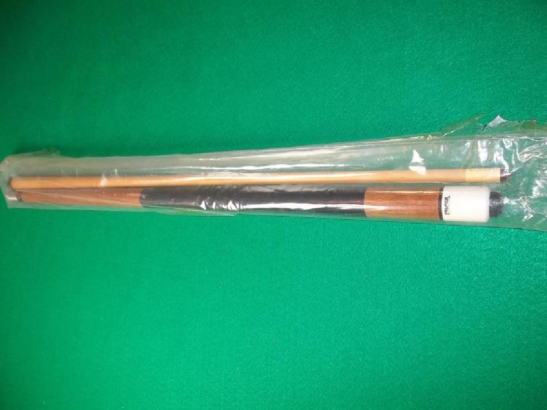 Palmer Custom Cue, 2 piece, 58", PB-1, 18 oz,: Palmer Custom Cue, 2 piece, 58", PB-1, 18 oz, butt end is dirty, ferrule is discolored, in plastic sleeve,butt end is dirty, ferrule is discolored, in plastic sleeve