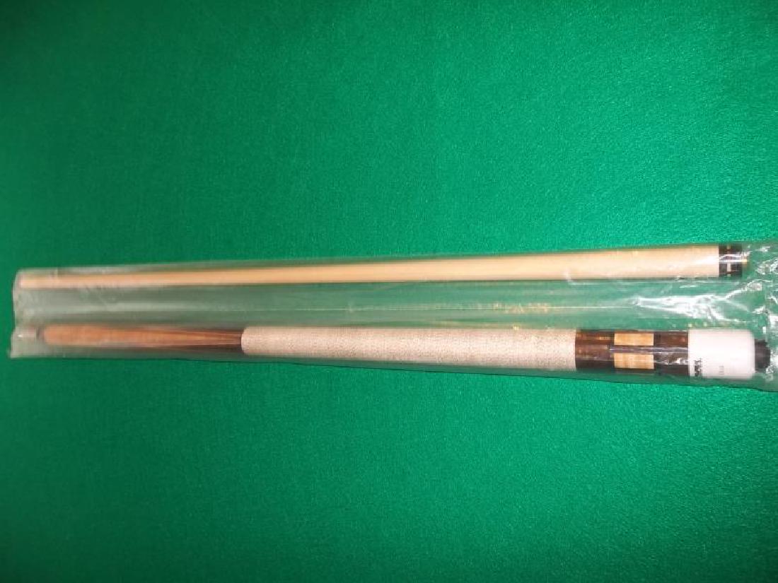 Palmer Custom Cue, PB 7, 2 piece, 58", 19 oz, 4: Palmer Custom Cue, PB 7, 2 piece, 58", 19 oz, 4 point, in plastic sleeve,point, in plastic sleeve
