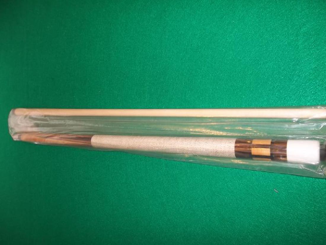 Palmer Custom Cue, PB 7, not straight, 2 piece,: Palmer Custom Cue, PB 7, not straight, 2 piece, 58", 19 oz, 4 point, in plastic sleeve,58", 19 oz, 4 point, in plastic sleeve