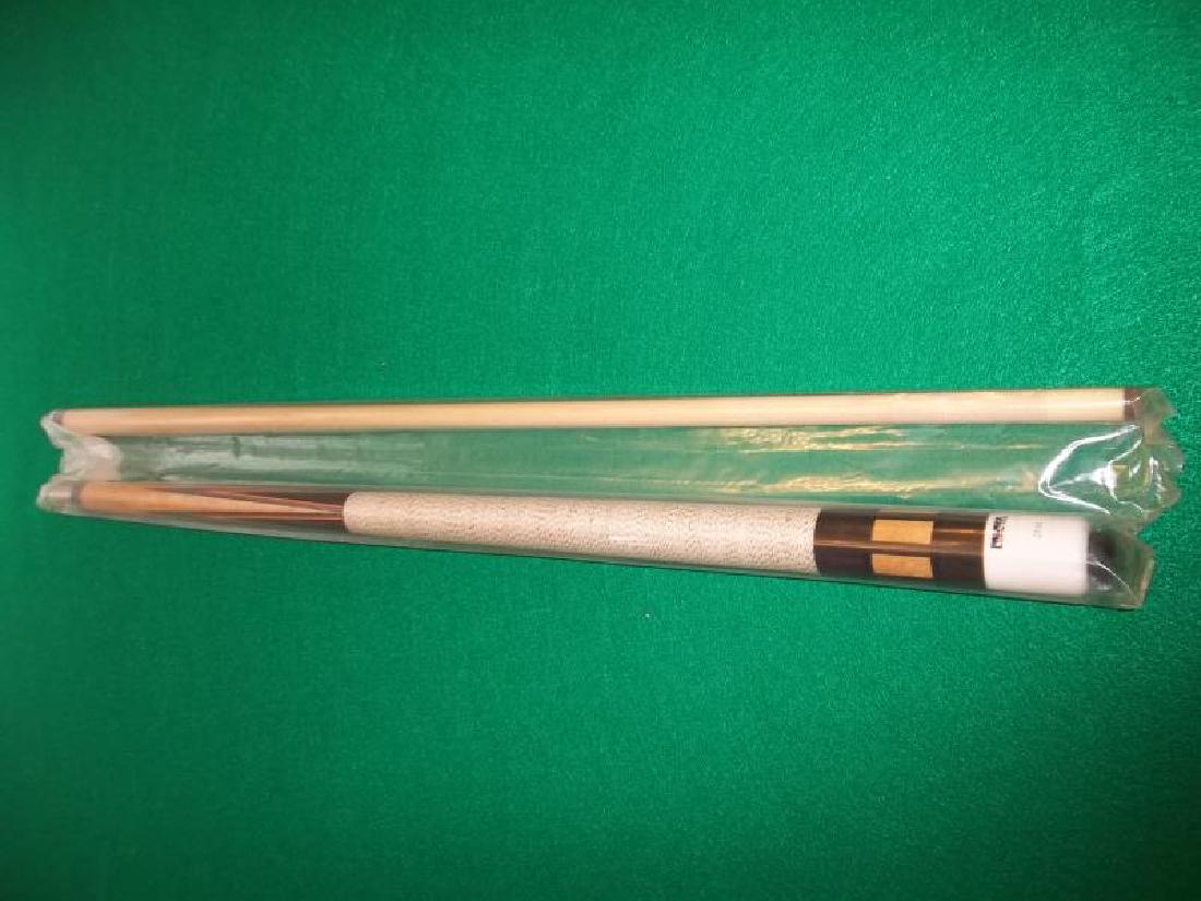 Palmer Custom Cue, PB 7, 2 piece, 58", 20 oz, 4: Palmer Custom Cue, PB 7, 2 piece, 58", 20 oz, 4 point, in plastic sleeve,point, in plastic sleeve