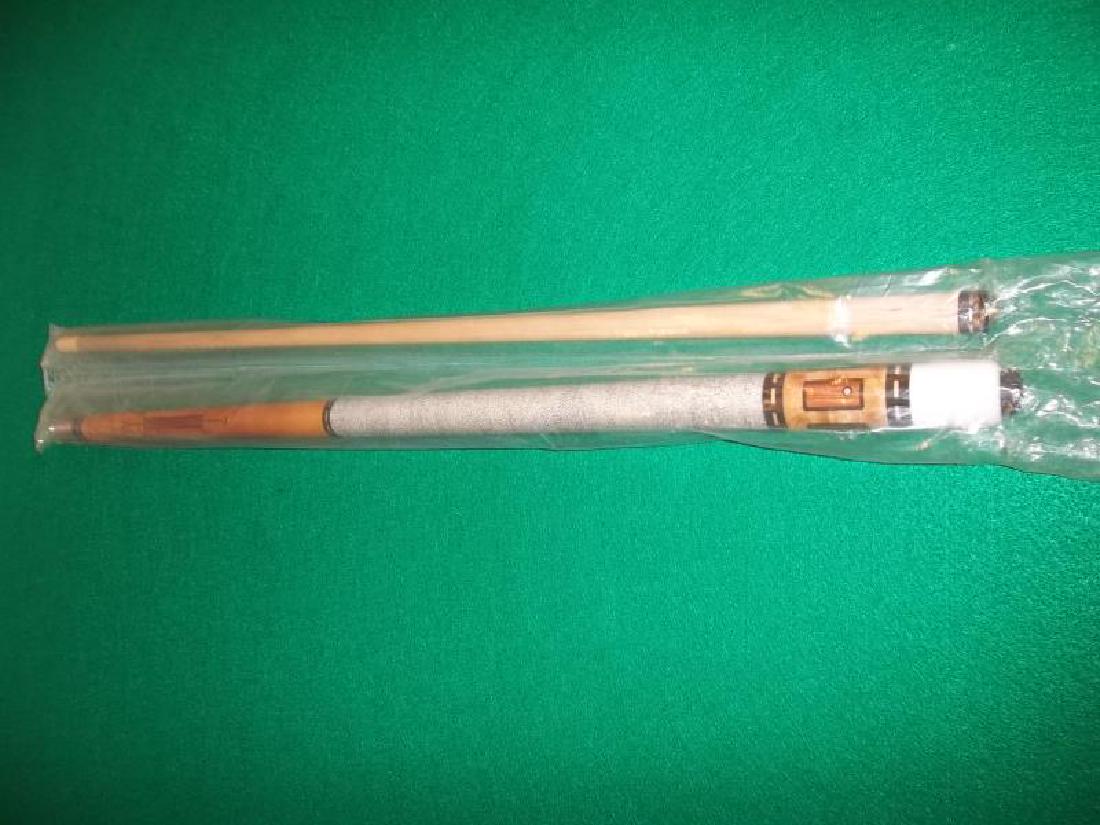 Palmer Custom Cue, PB 9, not straight, 2 piece,: Palmer Custom Cue, PB 9, not straight, 2 piece, 58", 19 oz, pearl and wood inlay, screws together with effort, in plastic sleeve,58", 19 oz, pearl and wood inlay, screws together with effort, in plast