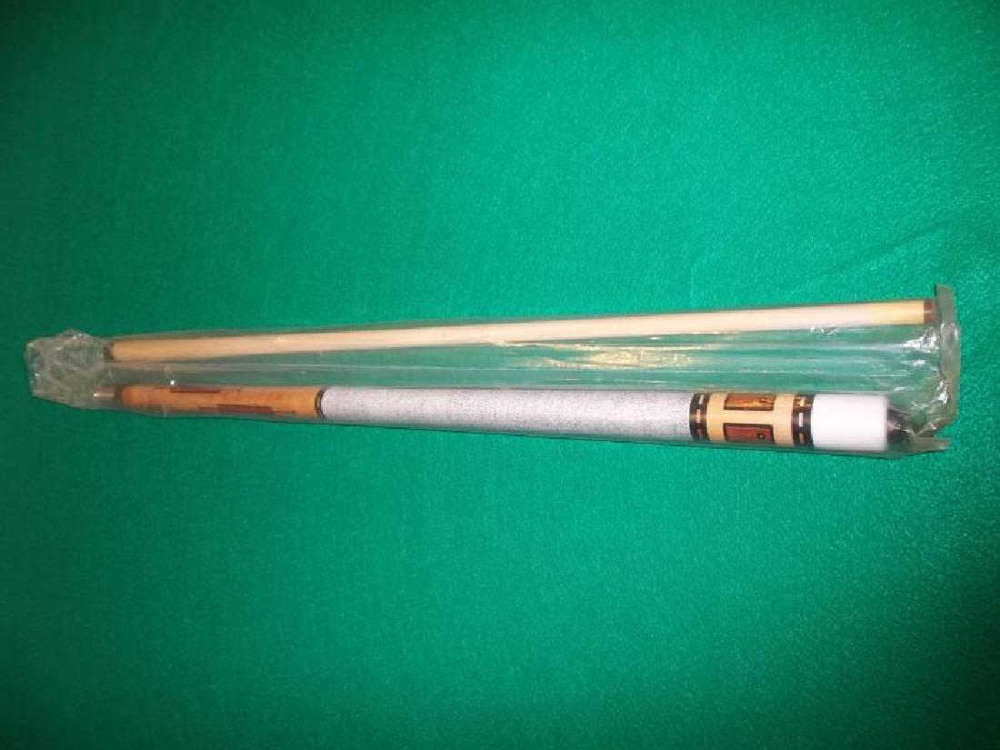 Palmer Custom Cue, PB 9, 2 piece, 58", 20 oz,: Palmer Custom Cue, PB 9, 2 piece, 58", 20 oz, pearl and wood inlay, in plastic sleeve,pearl and wood inlay, in plastic sleeve