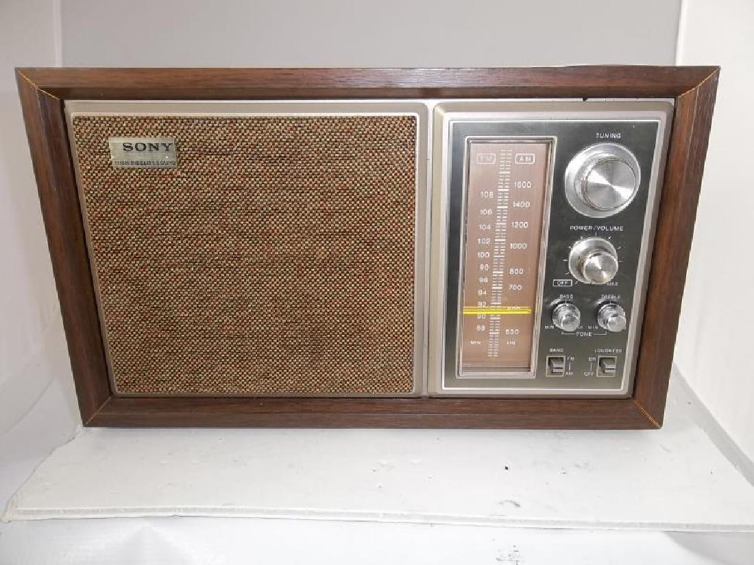 Sony High Fidelty Sound Radio AM FM, model: Sony High Fidelty Sound Radio AM FM, model ICF-9550W, tested - powers up,ICF-9550W, tested - powers up