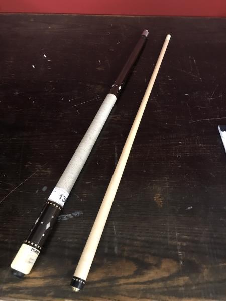Palmer Custom Cue, not straight, PM 10, 2 piece, 58",: Palmer Custom Cue, not straight, PM 10, 2 piece, 58", 19 oz, pearl inlay, nicks in forearm, in plastic sleeve