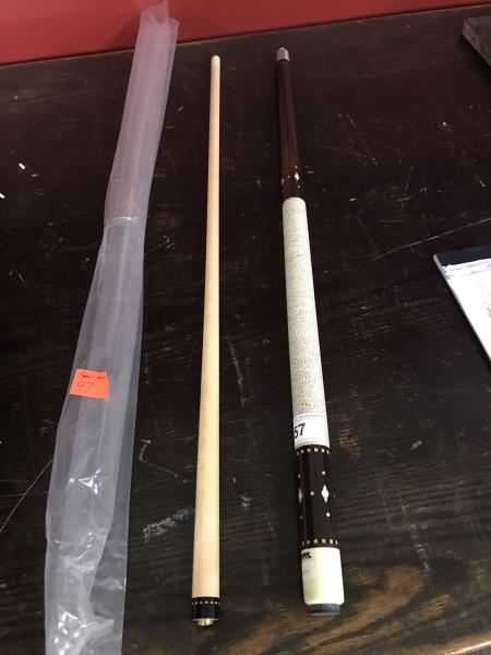 Palmer Custom Cue, PM 10, 2 piece, 58", 20 oz, pearl: Palmer Custom Cue, PM 10, 2 piece, 58", 20 oz, pearl inlay, bumper is worn, in plastic sleeve