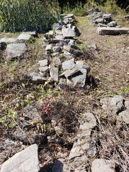 Large Lot of field stone, misc granite pieces, 30'x3' (1 of 10)