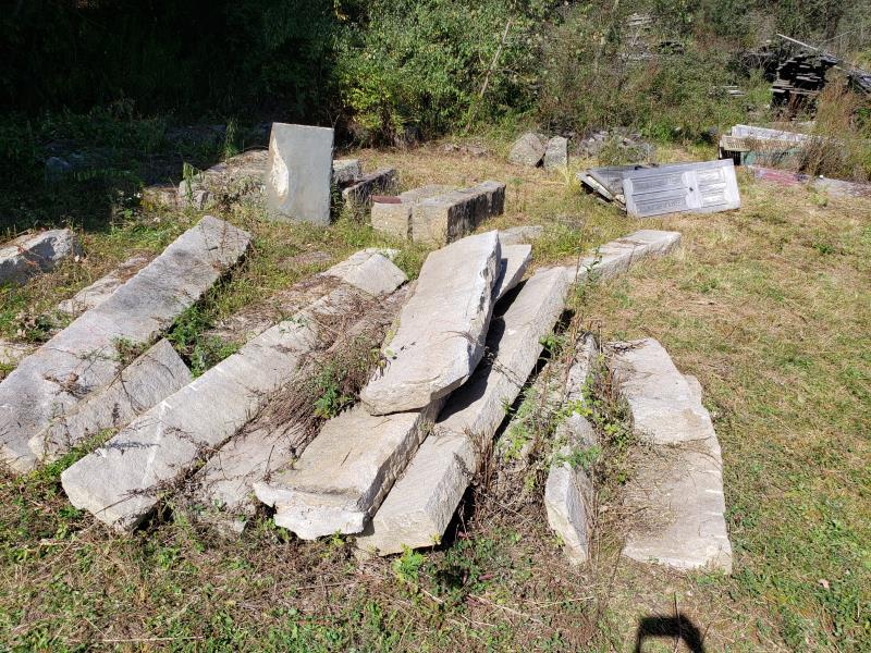 Approx 15 pieces of granite, Curbing or Foundation (1 of 8)