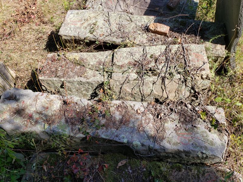 6 Granite Blocks, assorted sizes, 6'x24"x24": 6 Granite Blocks, assorted sizes, 6'x24"x24"