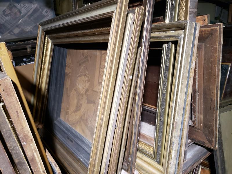 Lot of 19 frames, assorted, some craved, painted gold (1 of 4)