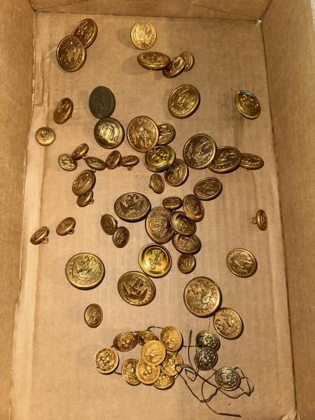 50 Assorted Military Buttons: 50 Assorted Military Buttons