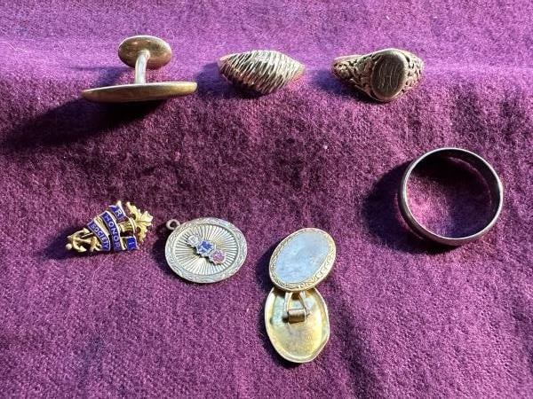 Lot of Misc. 10K Items - pins, rings, cufflinks (1 (1 of 2)