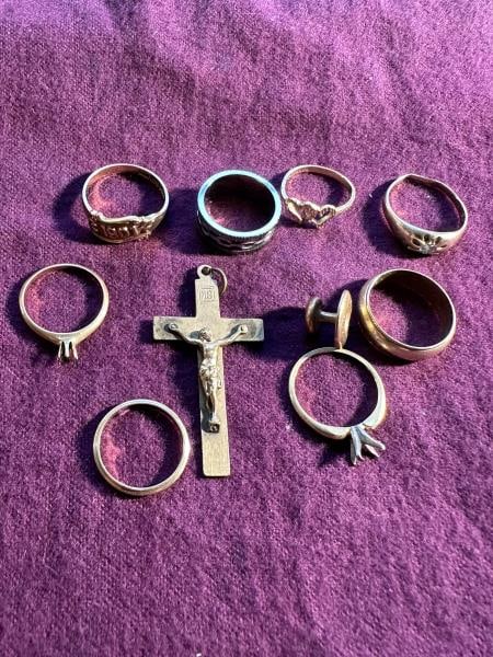 Lot of Misc. 14K items - gold rings, pins, cross ( (1 of 2)