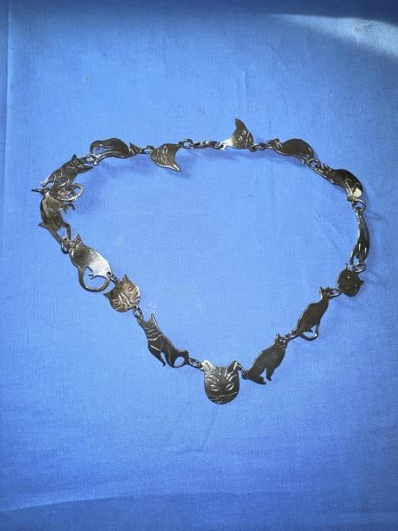 Necklace - Cats, T.J. 48 Mexico: Necklace - Cats, T.J. 48 MexicoUnless You Are A Liveauctioneers Premium Bidder This Lot Must Be Paid For By Cash, Bank Check or Wire Transfer.