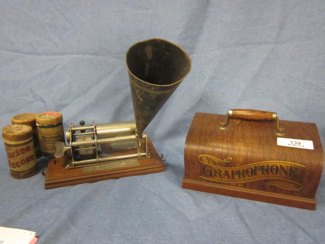 Edison Graphaphone, Serial #180223, Oak Case w/ Hoin &: Edison Graphaphone, Serial #180223, Oak Case w/ Hoin & (7) Records