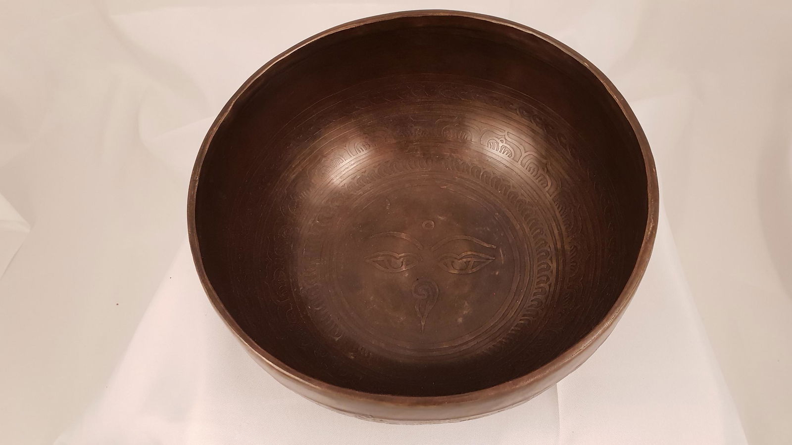 Tibetan Singing Bowls 19th Nepal Tibet Symbol Om (1 of 10)