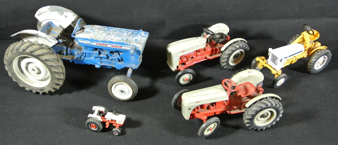 (Lot of 5) Diecast Tractors: (Lot of 5) Diecast Tractors