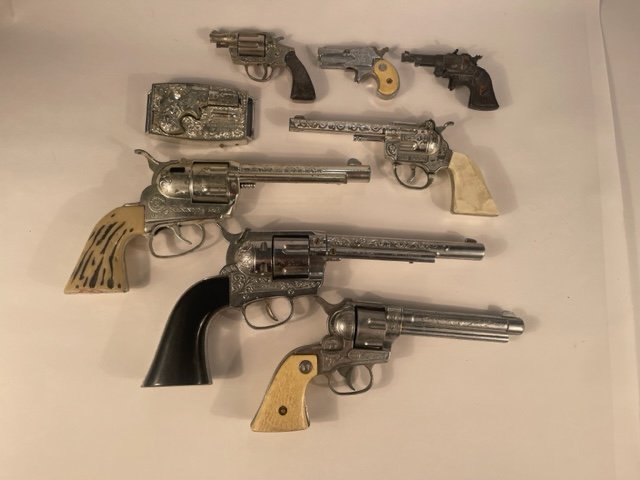 (9) Vintage Cap Toy Guns Derringer Belt Buckle HUBLEY Six Gun Mattel Remington: A collection of Vintage Cap Toy Guns - Remington Derringer Belt Buckle#1 Nichols Stallion 38 - Excellent condition with some age wear - works well#2 Hubley Six Gun - Excellent condition with some age 