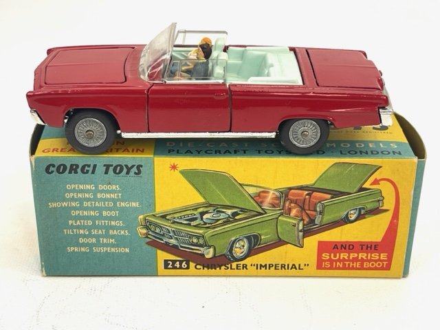 CORGI #246 Red CHRYSLER "Imperial" Driver Golf Clubs with Box (1 of 18)