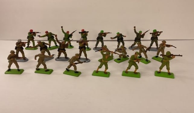 (22) BRITAINS Super deetail Plastic Toy Soldiers RED GREEN GREY BERET British & US Infantry (1 of 5)