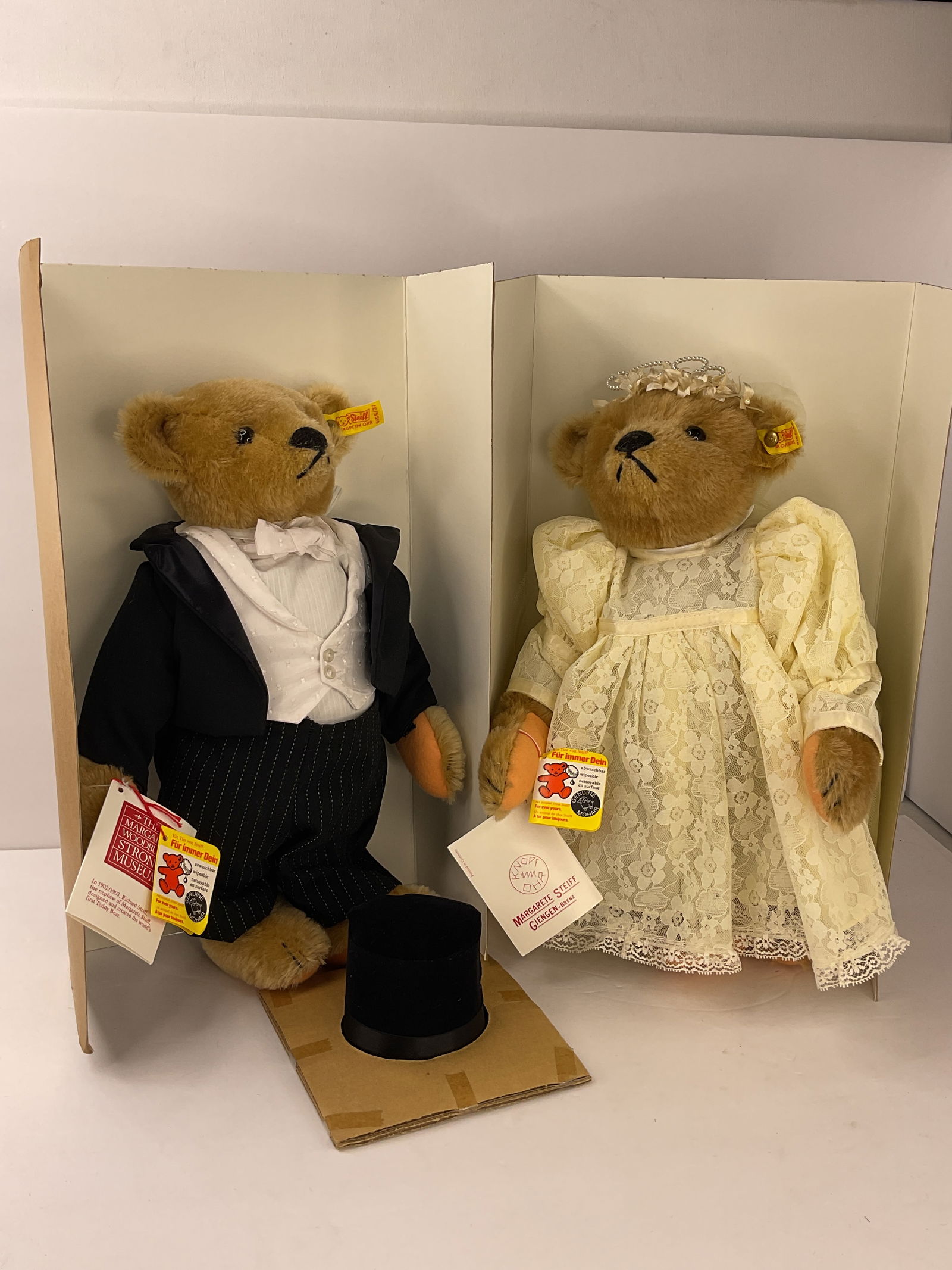 STEIFF BRIDE and GROOM Margaret Woodbury Strong Museum 0155/36 0155/37 FROM 1988 (1 of 9)