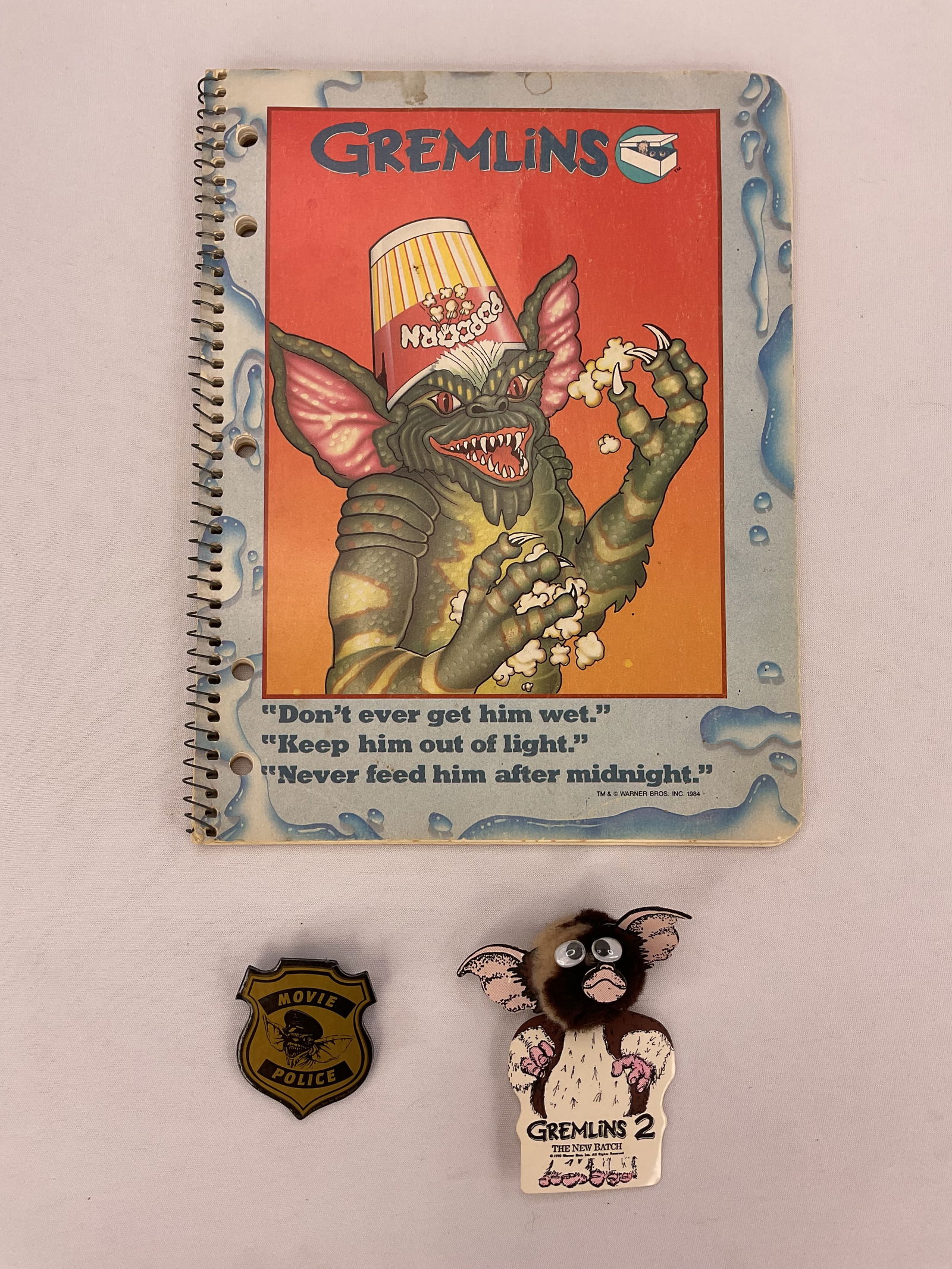 GREMLINS 2 The New Batch - Movie Police Badge and Cute Google Eyed Gremlin and Notebook (1 of 8)