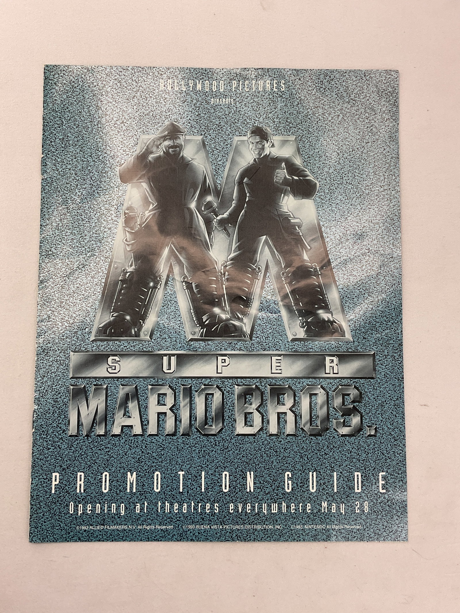 SUPER MARIO BROS Movie Promotion Guide BOB HOSKINS John LEGUIZAMO (1 of 6)