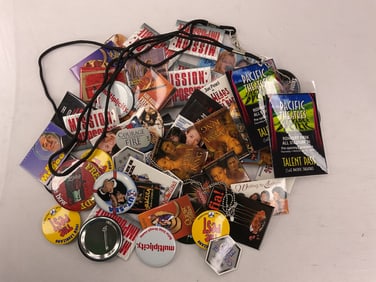 (61) Movie Pin Lot - Romeo & Juliet - The Pest - Coke - Mission impossible - Home Alone 3 - 8 Heads