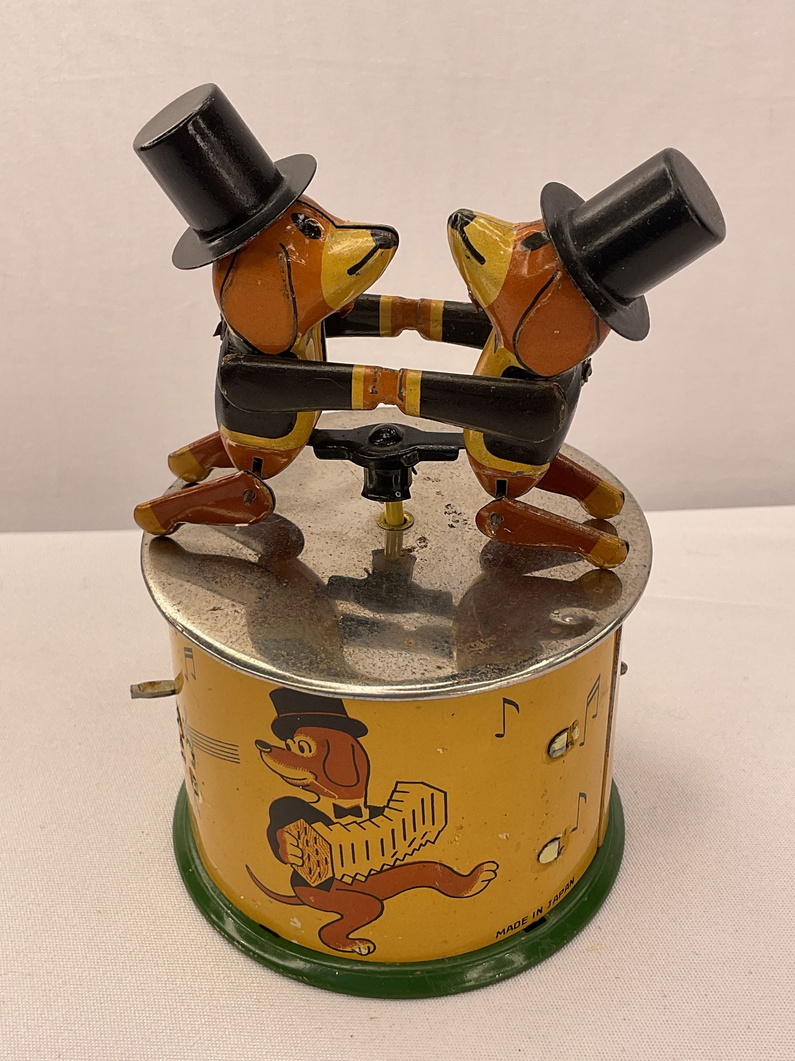 Dancing Dogs Round Music Box Made in Japan: Dancing Dogs Round Music Box Made in Japan. Does not have the wind up key.