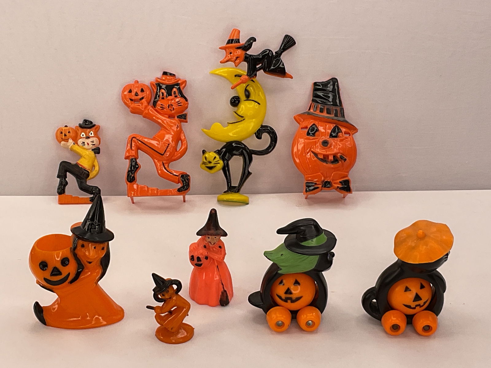 Group of (8) Vintage HALLOWEEN Plastic Witches and Cats Rosbro (1 of 13)