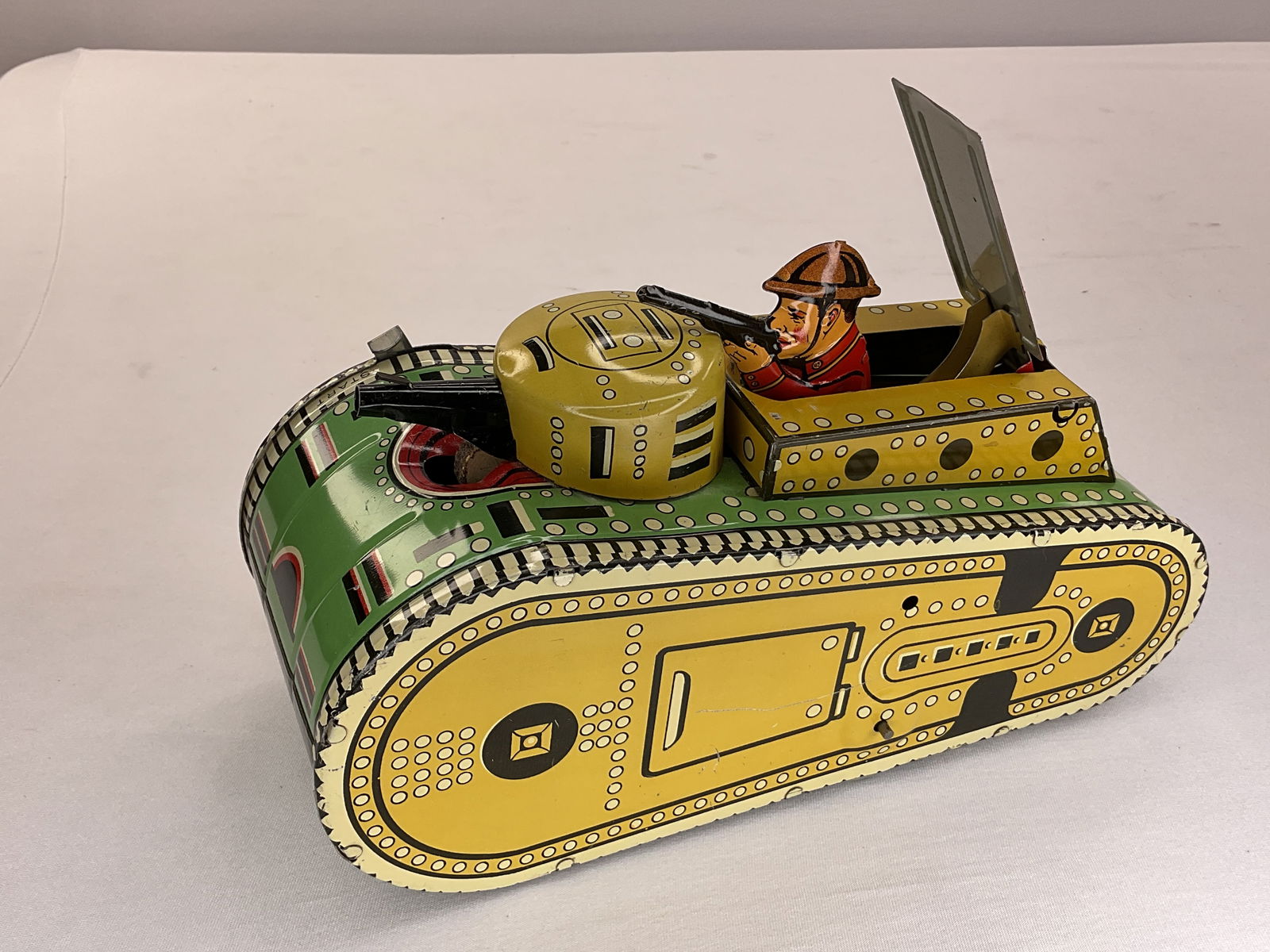 Louis MARX WW1 Tin Plate Wind-up Dough Boy Tank 10" Long Works Great (1 of 11)