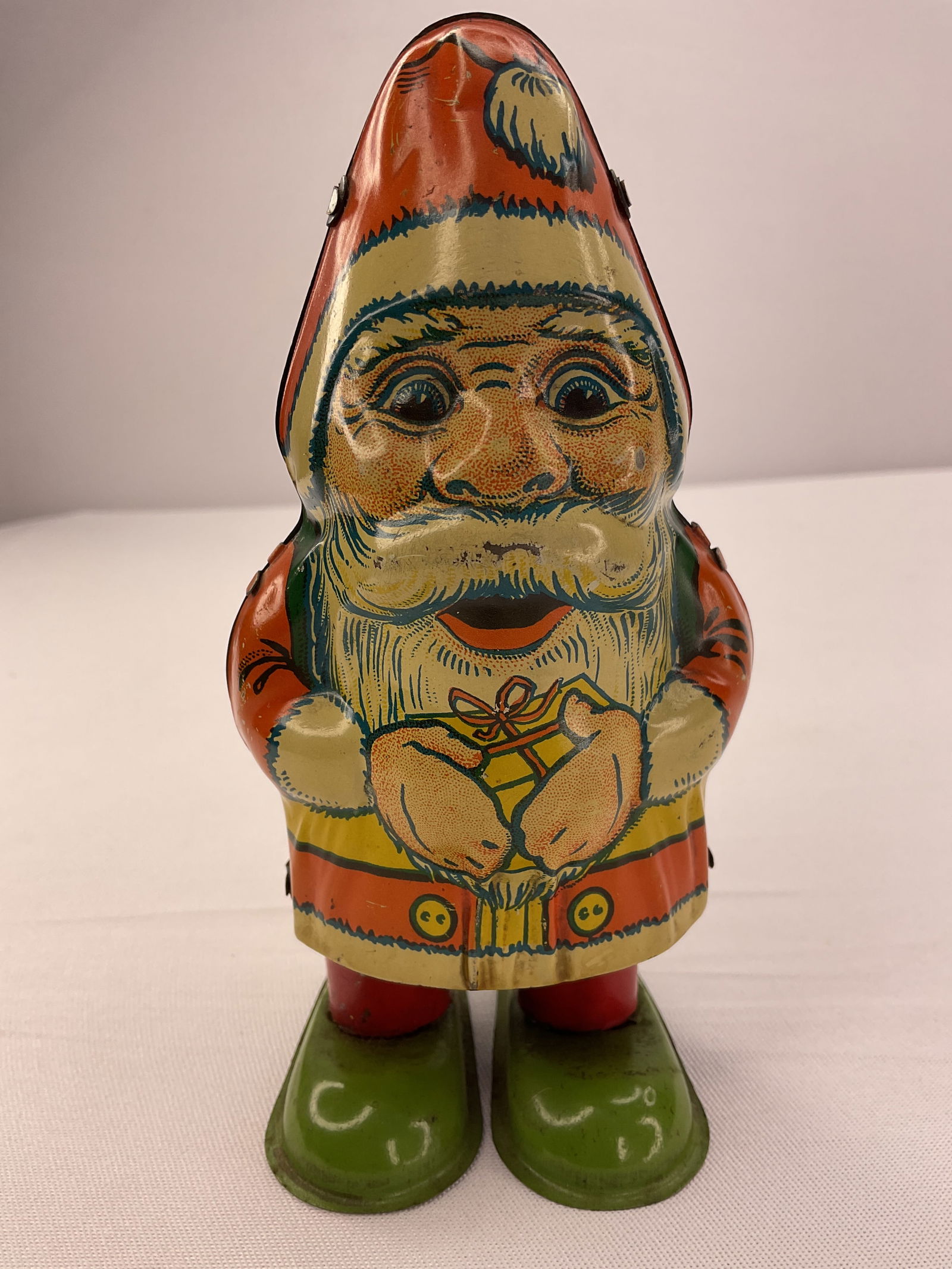 J. Chien & Co. Tin Litho Wind-up Walking SANTA CLAUS (1 of 8)