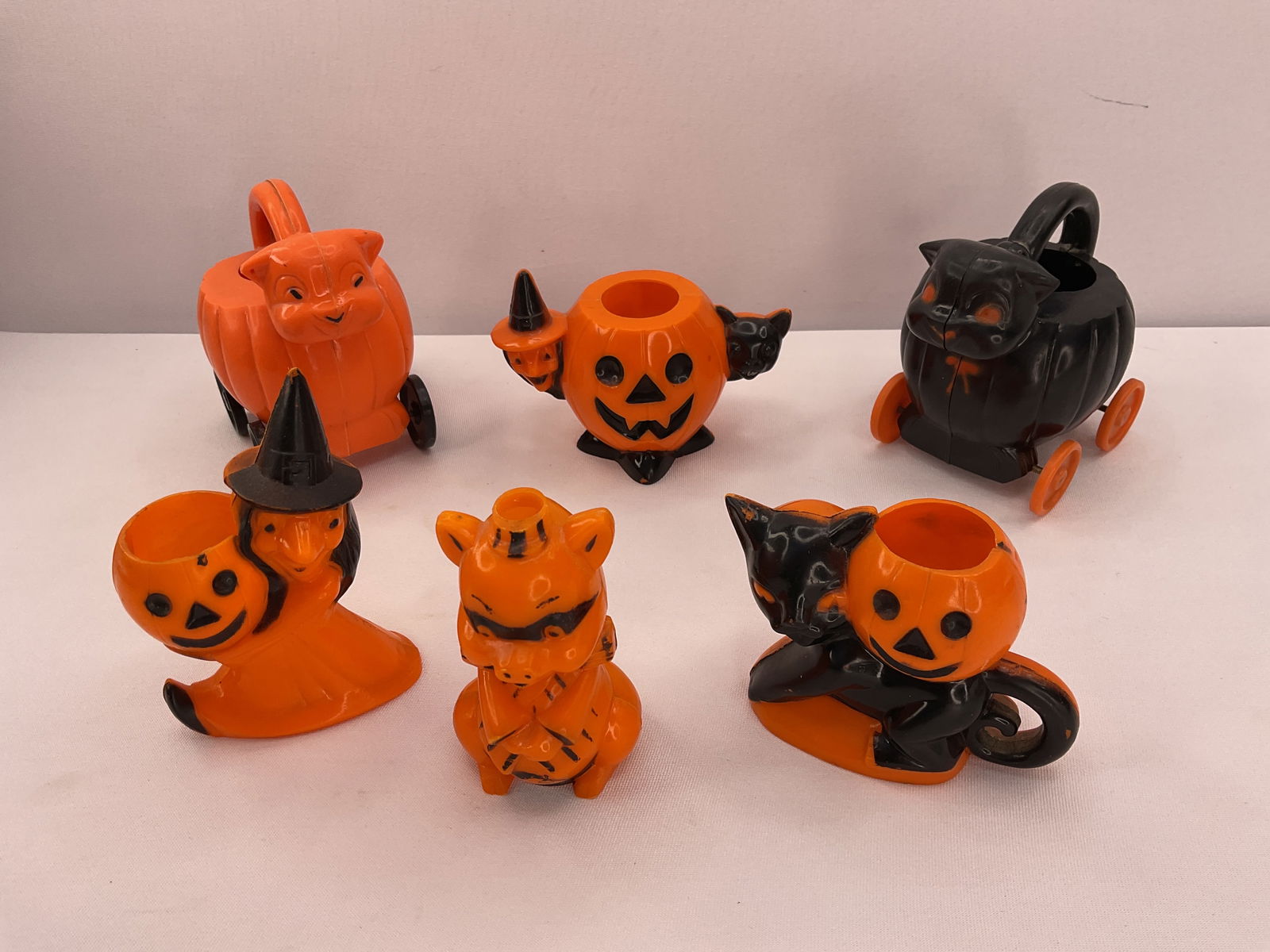 Collection of HALLOWEEN Plastic ROSBRO Witch - Black Cat - Jack-O-Lantern (1 of 12)