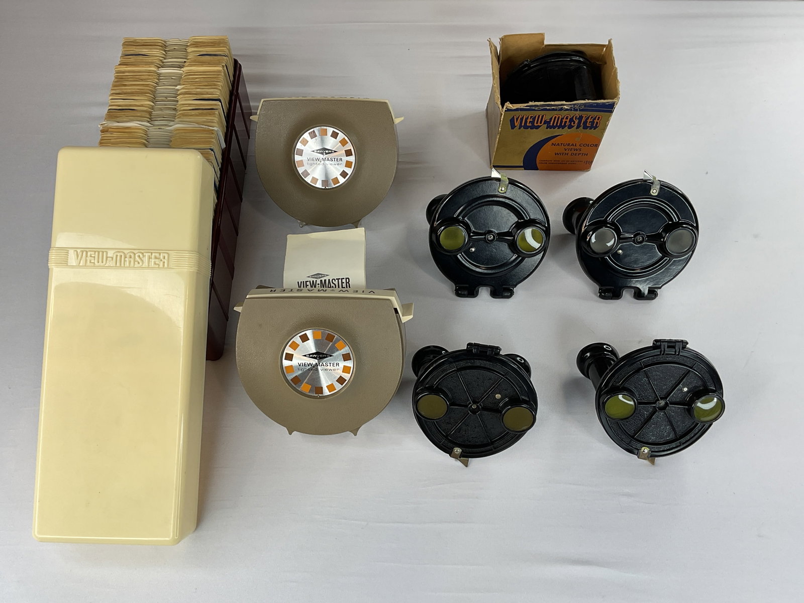Collection of Sawyer View Maters and box of Travel Reels approximately 200+: Collection of Sawyer View Maters and box of Travel Reels approximately 200+.