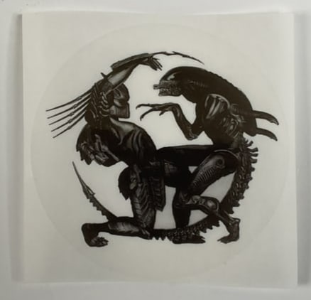 ALIEN vs PREDATOR Tile by LANCE HENRIKSEN The Brooding GOLD 2/100 - 13