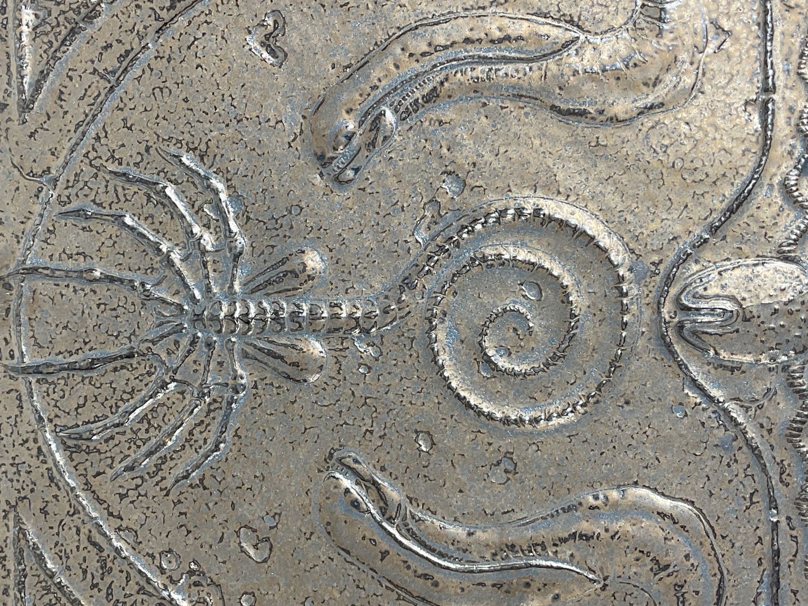 ALIEN vs PREDATOR Tile by LANCE HENRIKSEN The Brooding GOLD 2/100 - 6