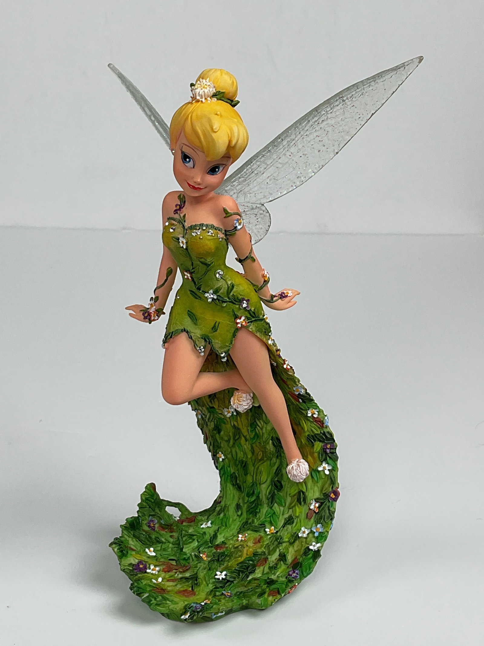 DISNEY SHOWCASE COLLECTION Tinker Bell Figurine Couture de Force (1 of 16)