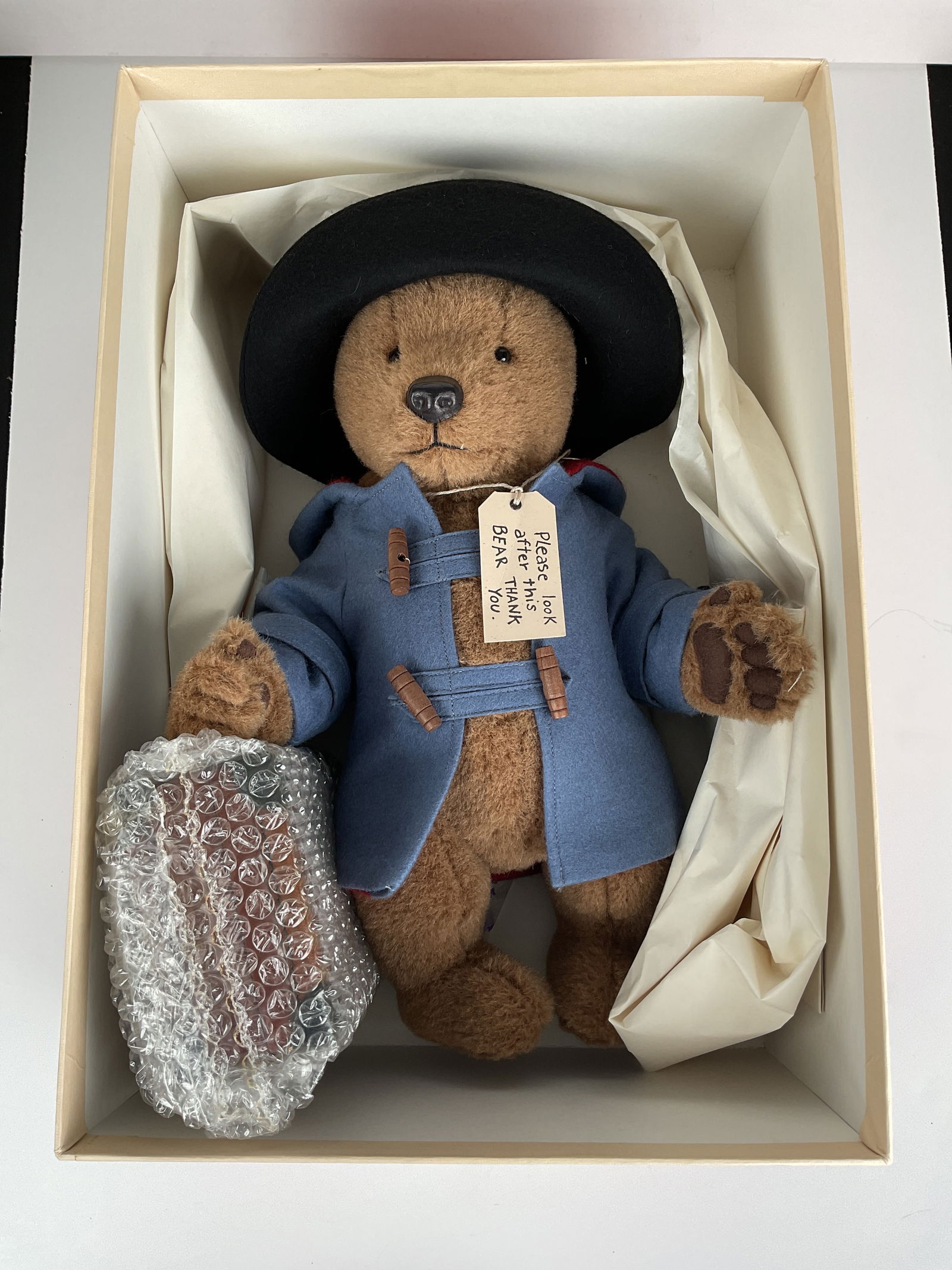 2001/2001 R.John Wright Paddington Bear: Paddington Collection bear 15" tall with C.O.A. in the box with protective sleeve. No.1014 Limited Edition to 2,500 pieces. Includes product catalogue. Bear measures 14.5" tall