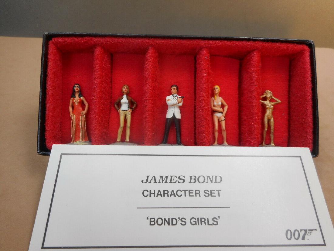 James Bond 007 Character Set 1987 RARE: James Bond 007 Character Set by Little Lead Soldiers "Bond and His Girls". James Bond and his girls set. Figures in excellent shape with original descriptive inset. Box is very good. Made in England i